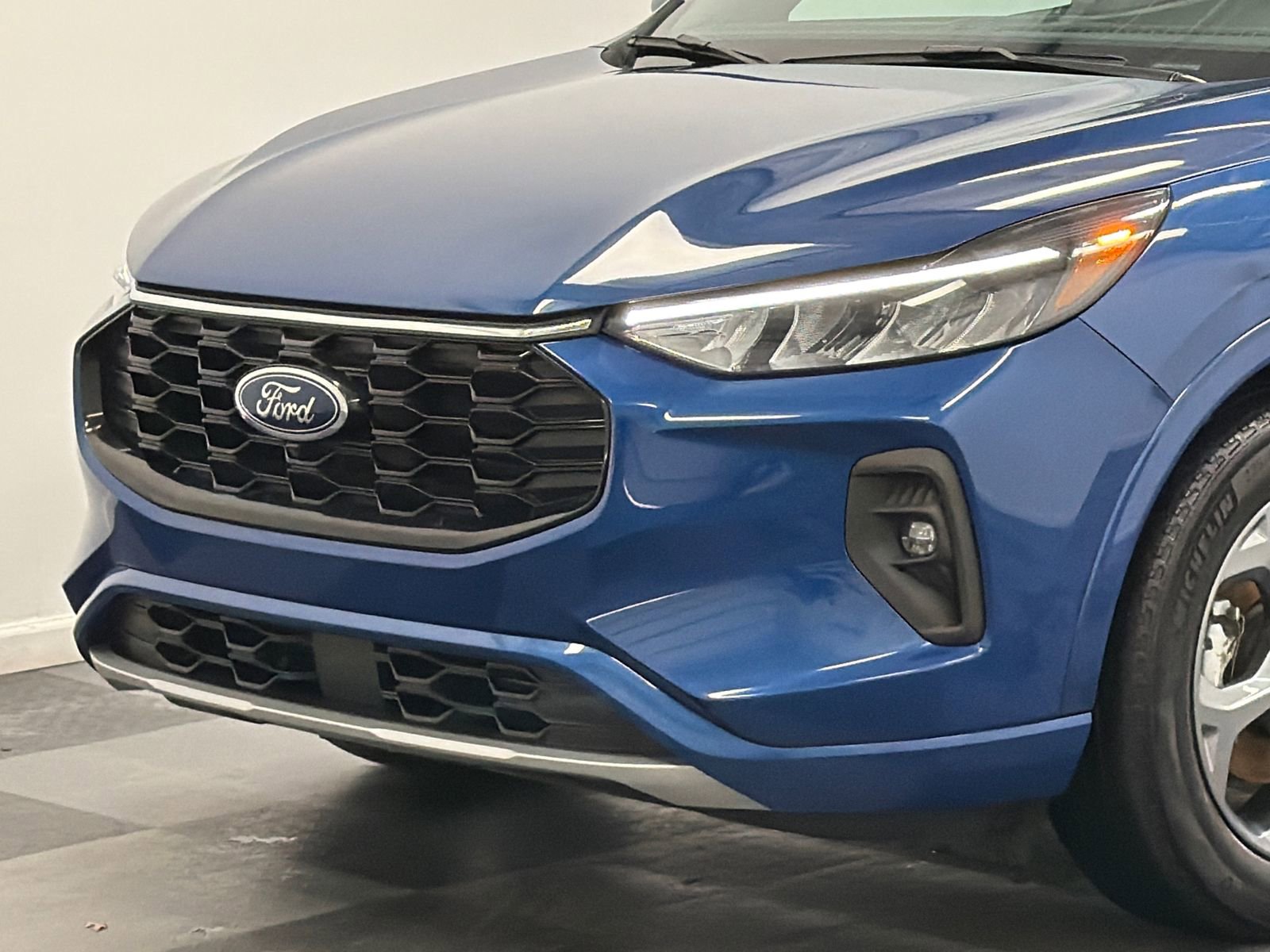 Used 2023 Ford Escape ST-Line Select w/ Tech Pack #2 image 2