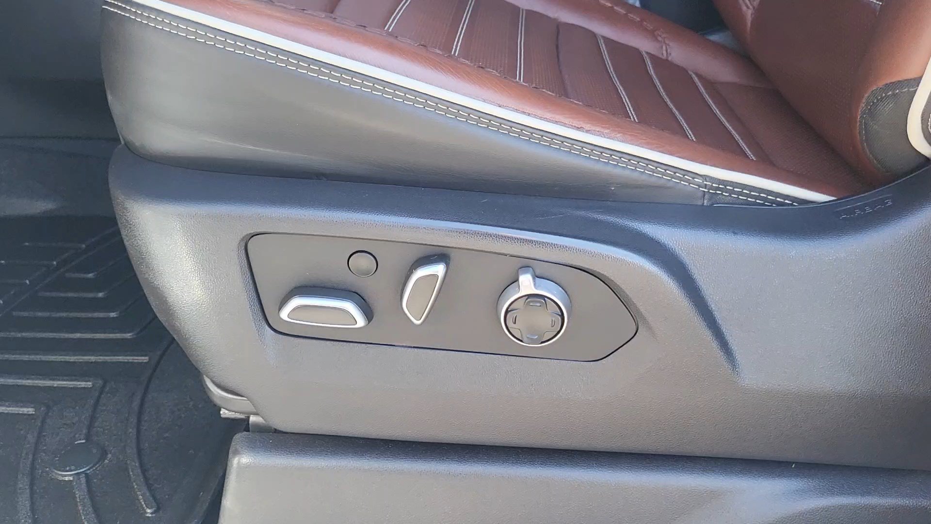 Used 2024 GMC Sierra 3500 Denali Ultimate AWD/4WD image 13