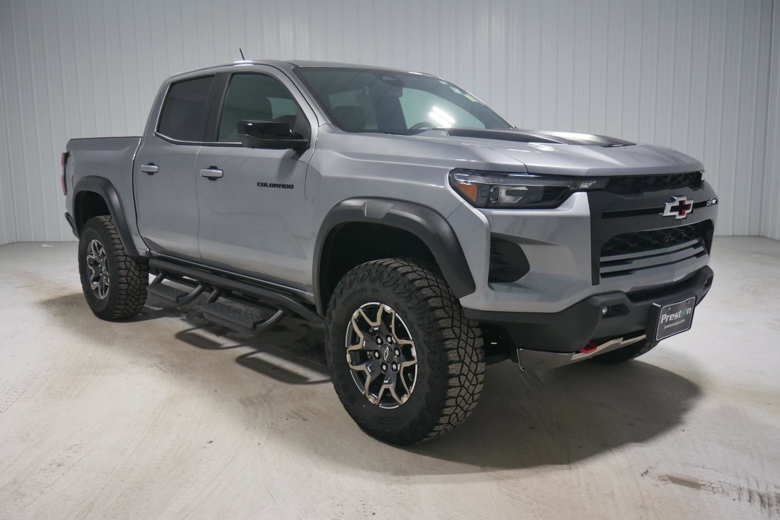 Used 2023 Chevrolet Colorado ZR2 w/ ZR2 Convenience Package III image 3