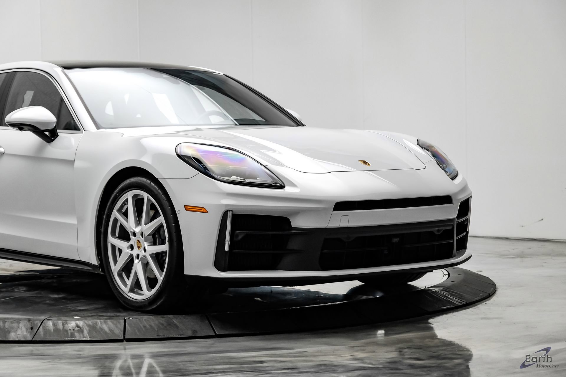 Used 2025 Porsche Panamera w/ Premium Package image 24