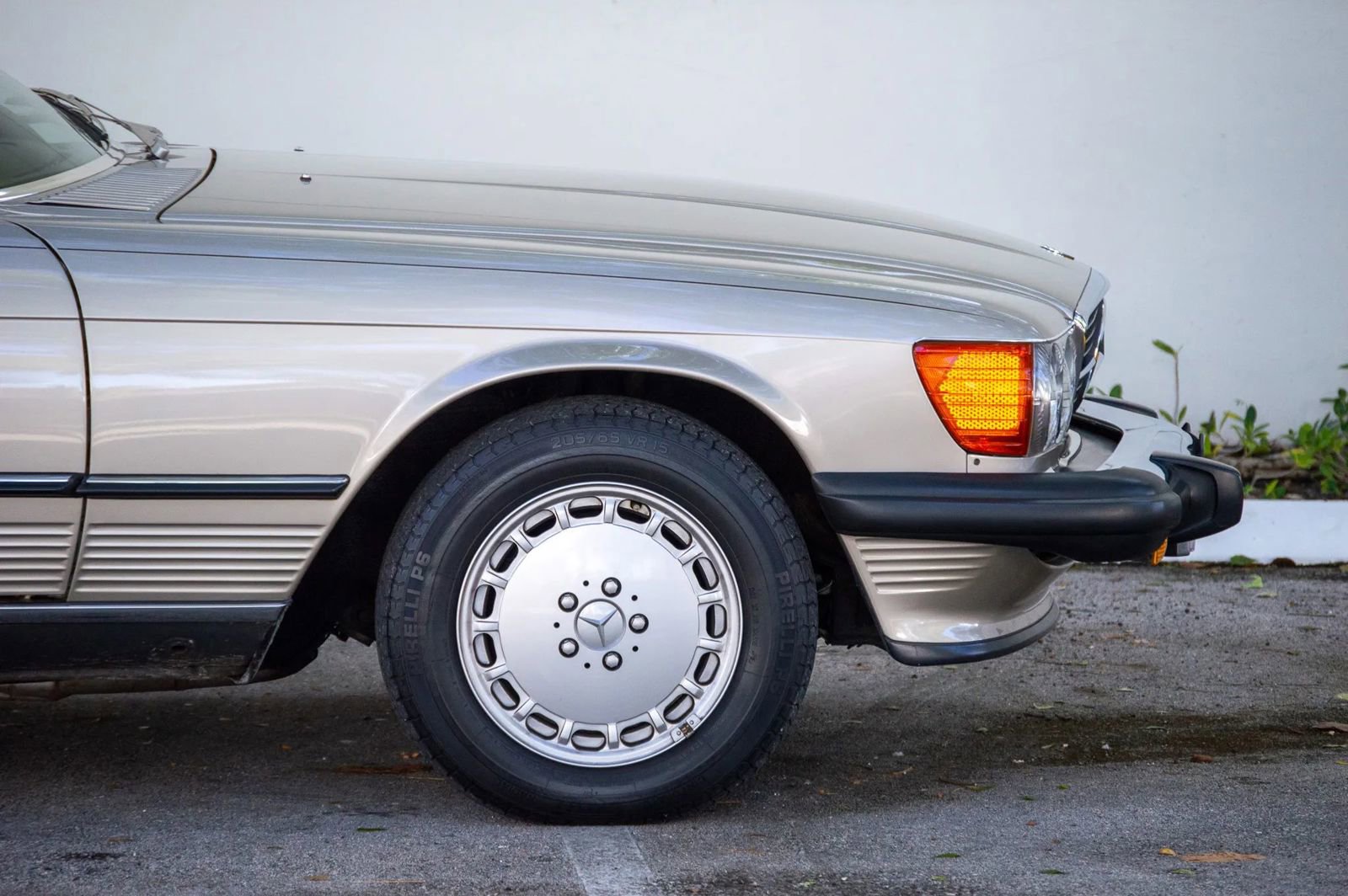Used 1989 Mercedes-Benz 560 SL image 16