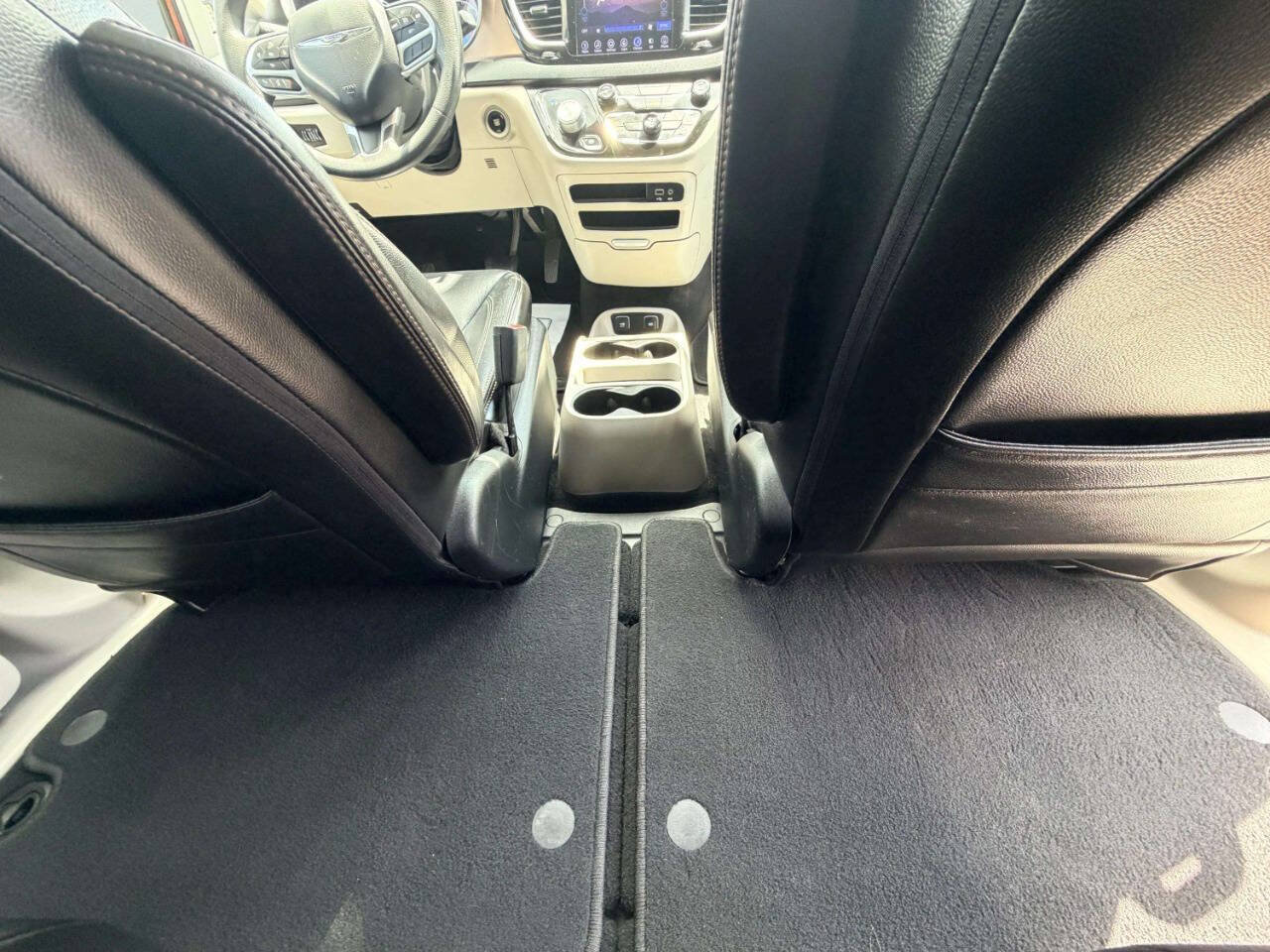 Used 2017 Chrysler Pacifica Touring FWD image 31