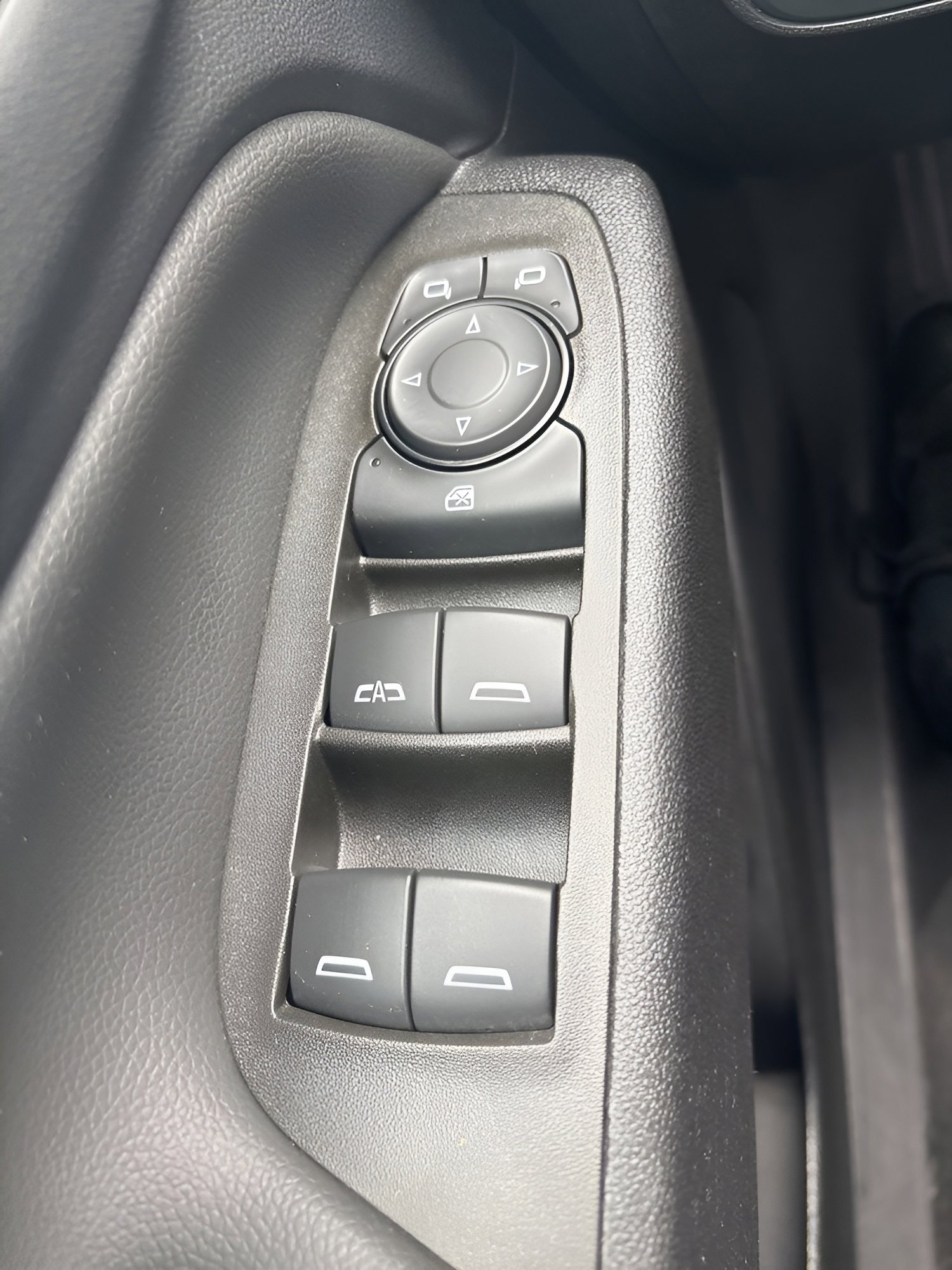 Used 2023 Chevrolet Equinox LT FWD image 28