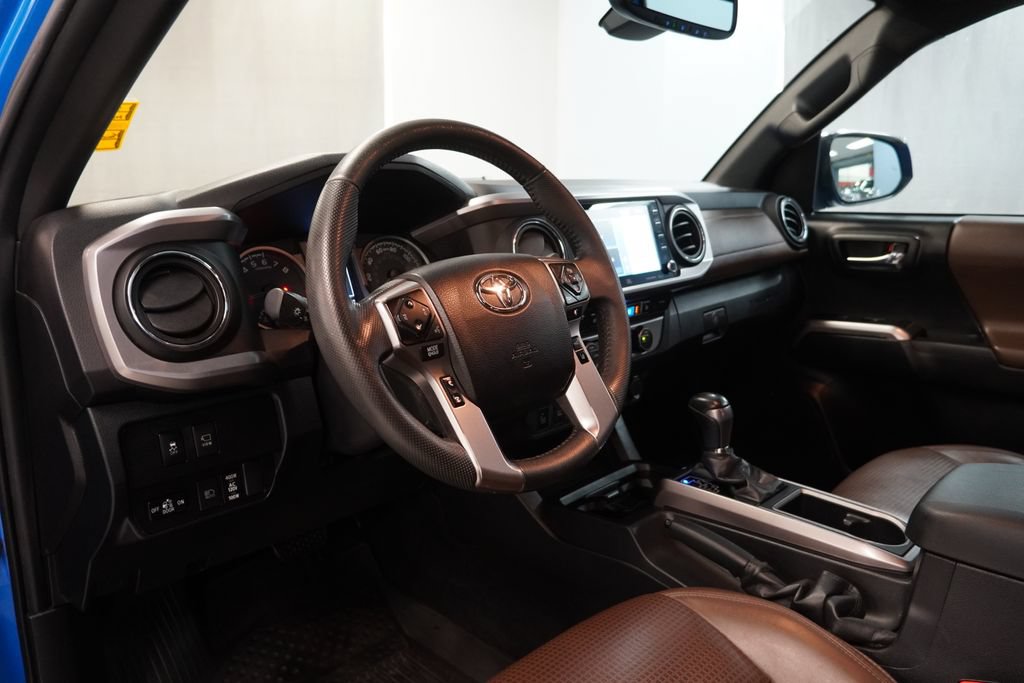 Used 2021 Toyota Tacoma Limited AWD/4WD image 7