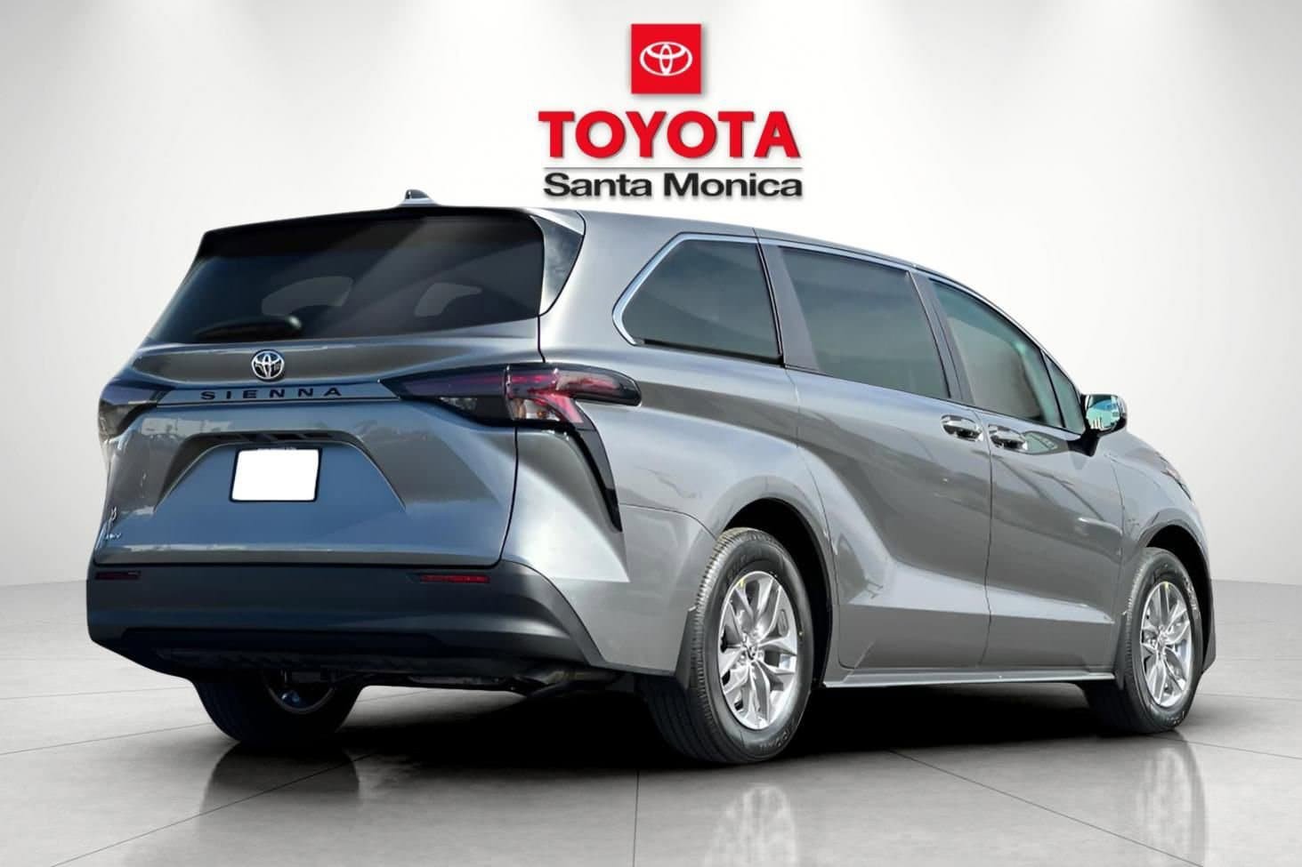 New 2026 Toyota Sienna LE FWD image 3