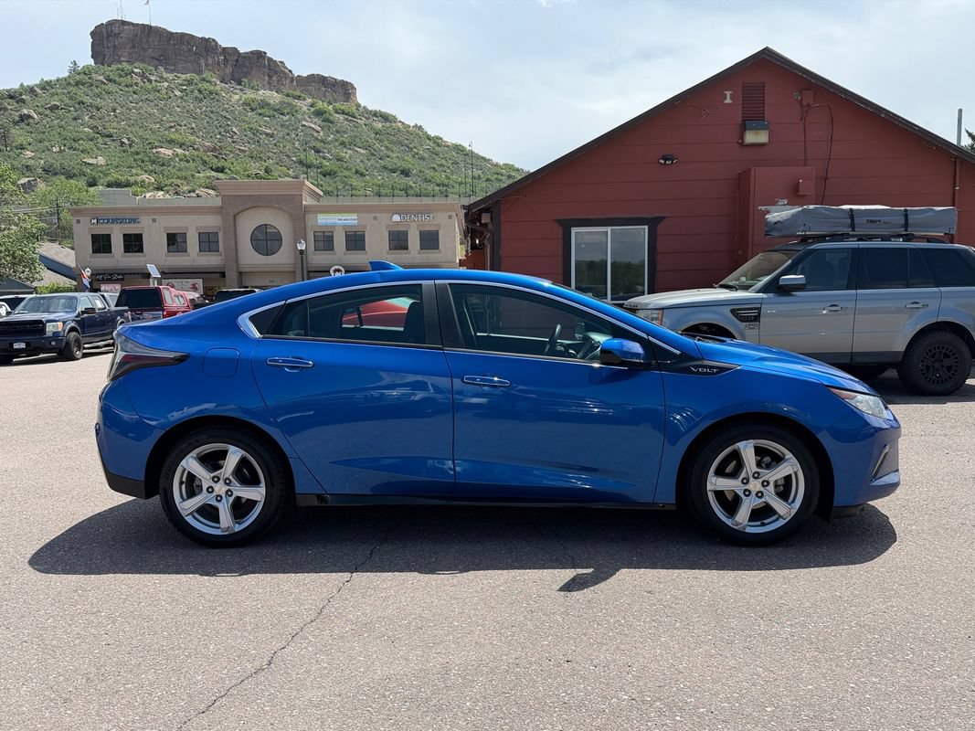 Used 2016 Chevrolet Volt LT w/ Comfort Package FWD image 2