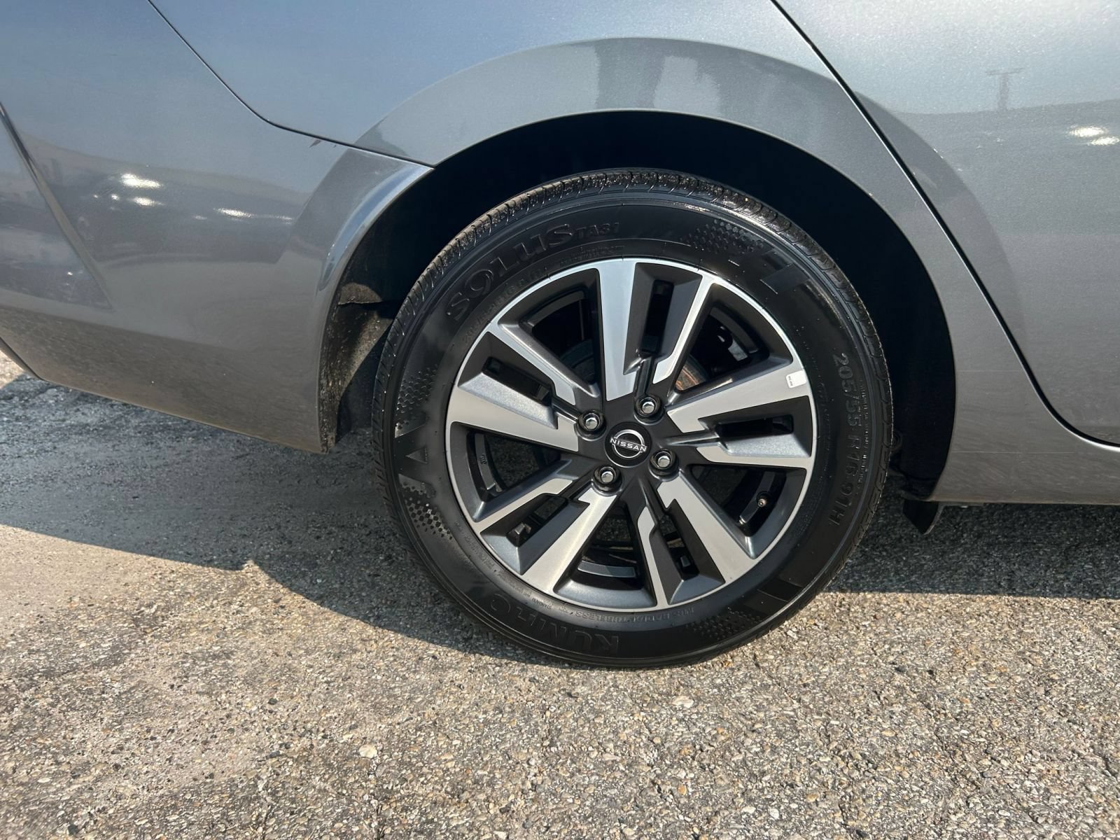 Used 2025 Nissan Versa SV FWD image 24