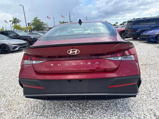 Used 2025 Hyundai Elantra Sport FWD image 7