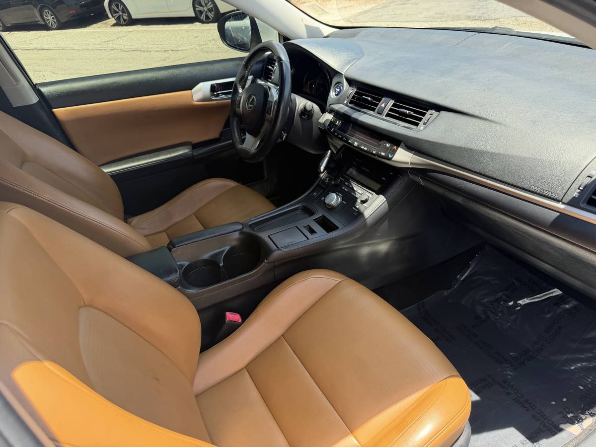 Used 2013 Lexus CT 200h FWD image 16