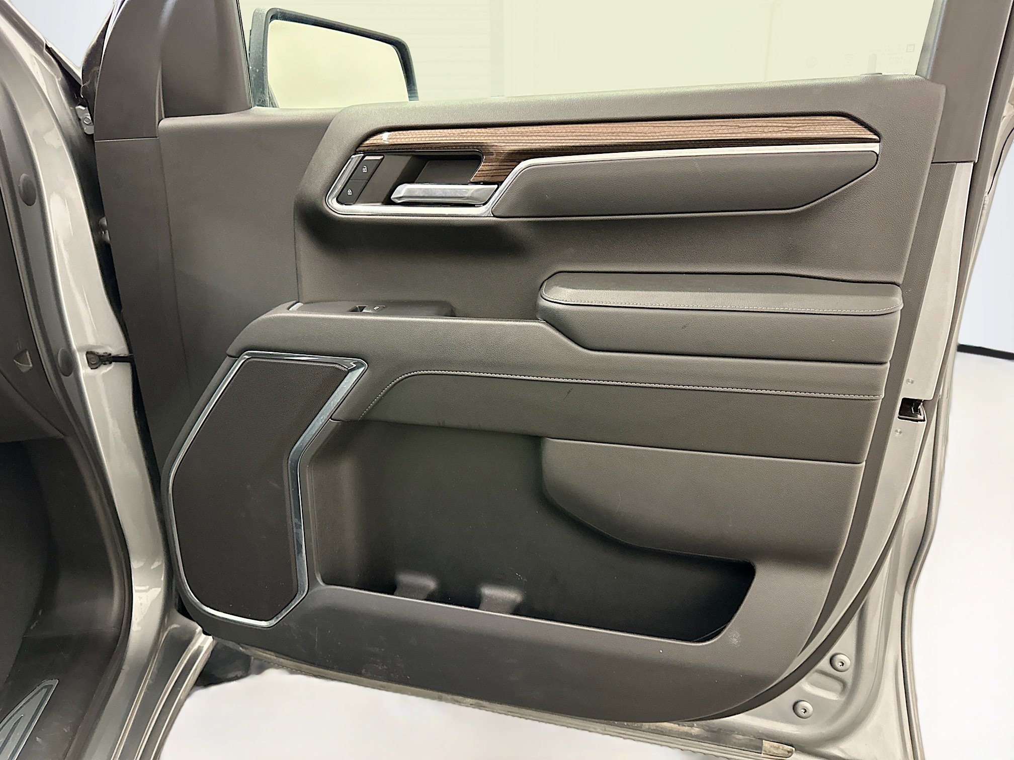 Used 2024 Chevrolet Silverado 1500 LT image 33