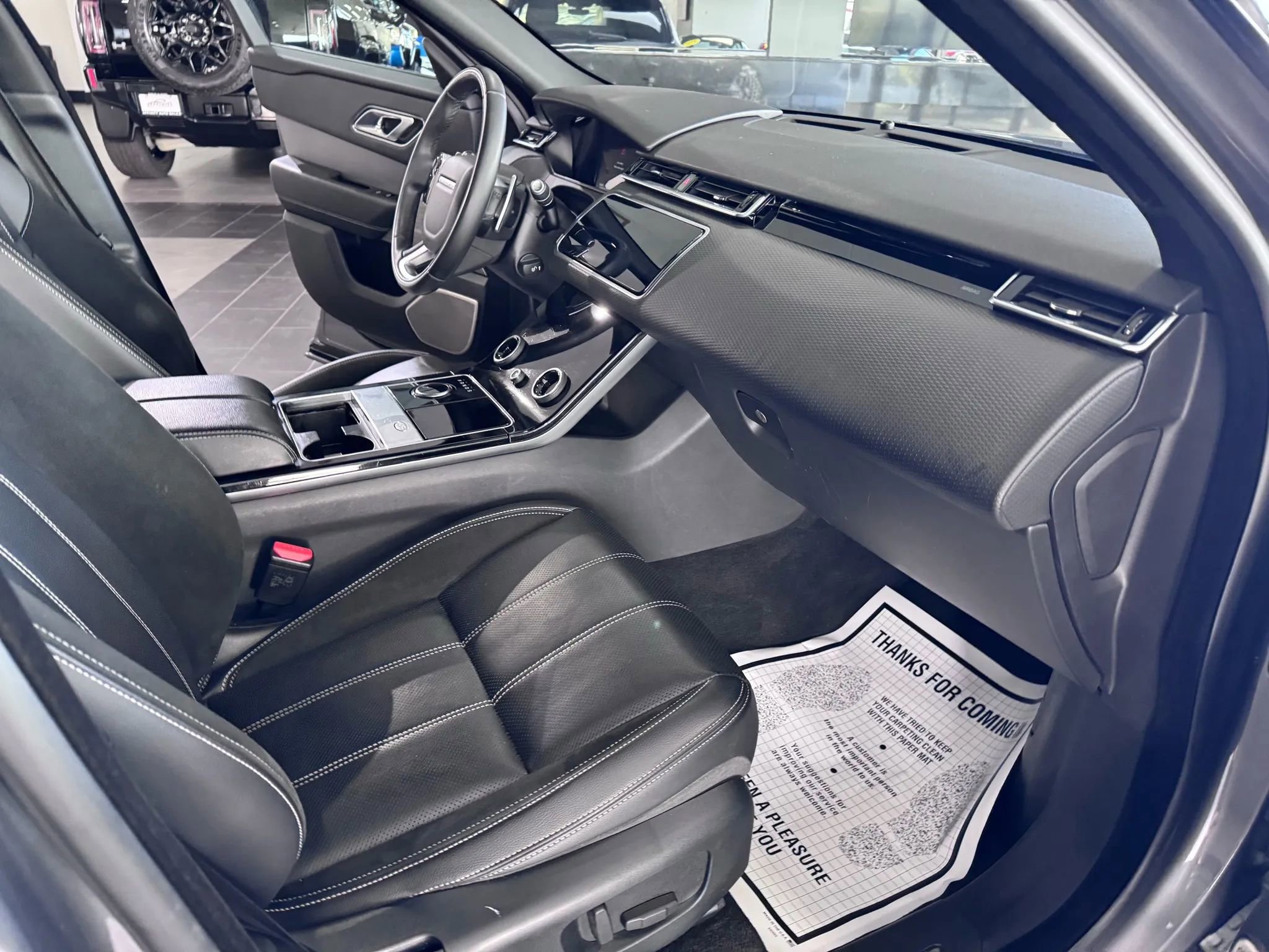 Used 2019 Land Rover Range Rover Velar R-Dynamic SE image 12