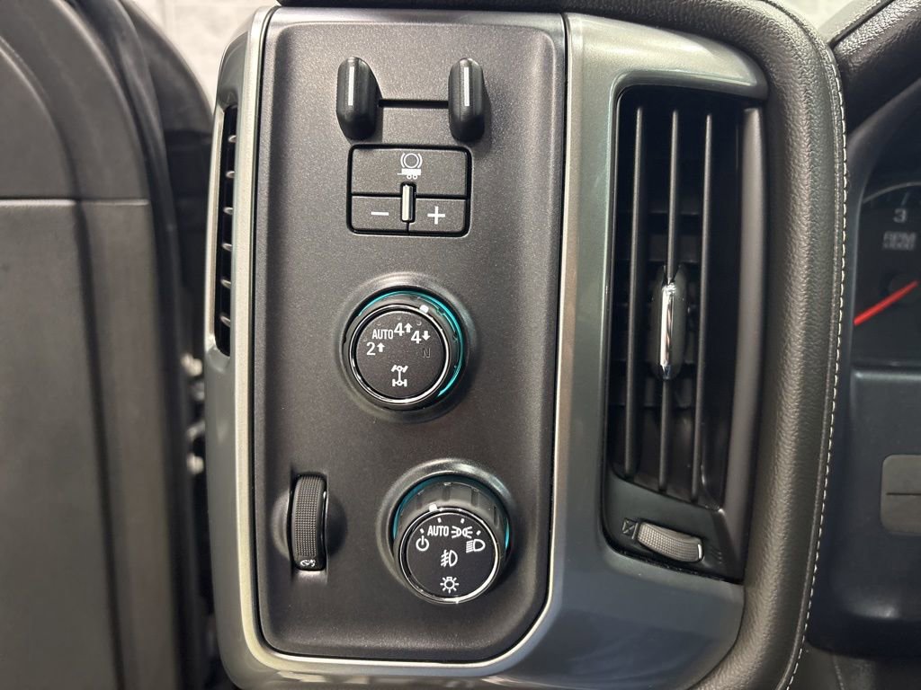 Used 2017 Chevrolet Silverado 1500 LTZ AWD/4WD image 27