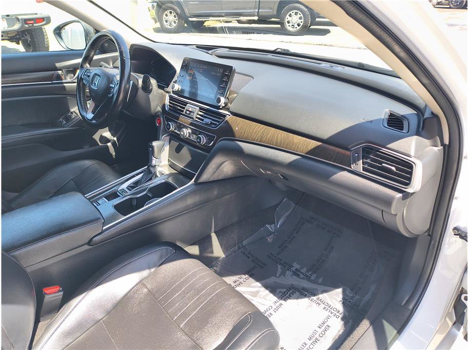 Used 2018 Honda Accord Touring image 13