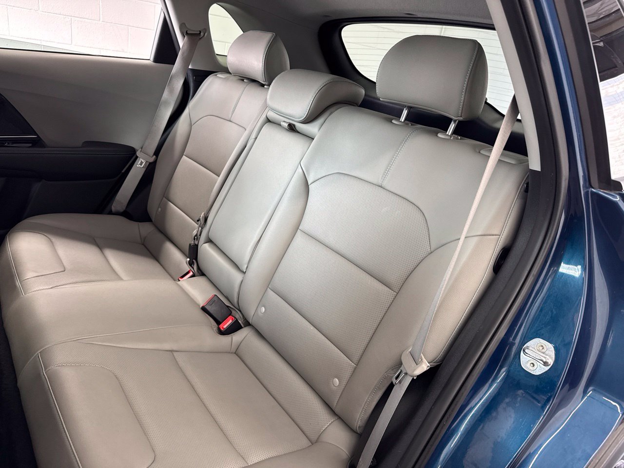 Used 2022 Kia Niro EX Premium FWD image 39