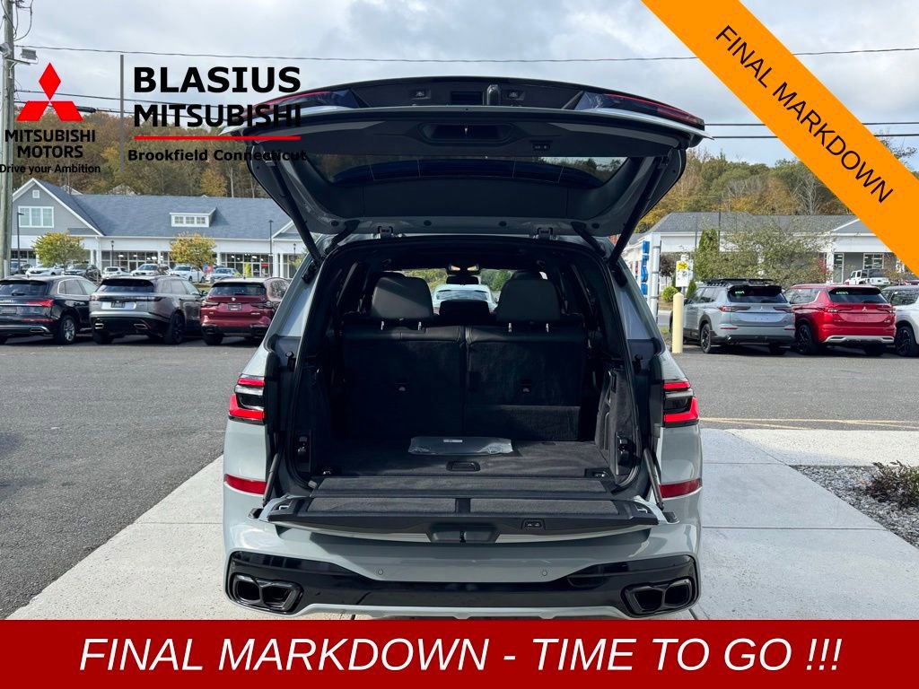 Used 2025 BMW X7 M60i w/ Climate Comfort Package image 31