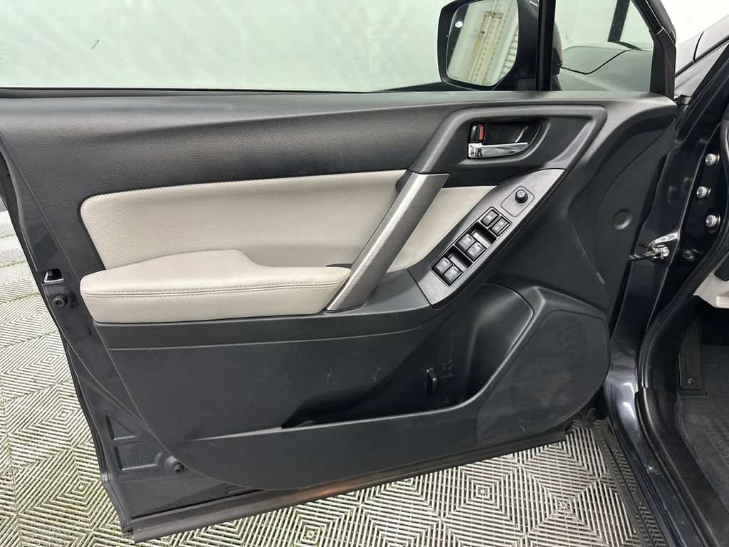 Used 2016 Subaru Forester 2.5i Limited AWD/4WD image 11