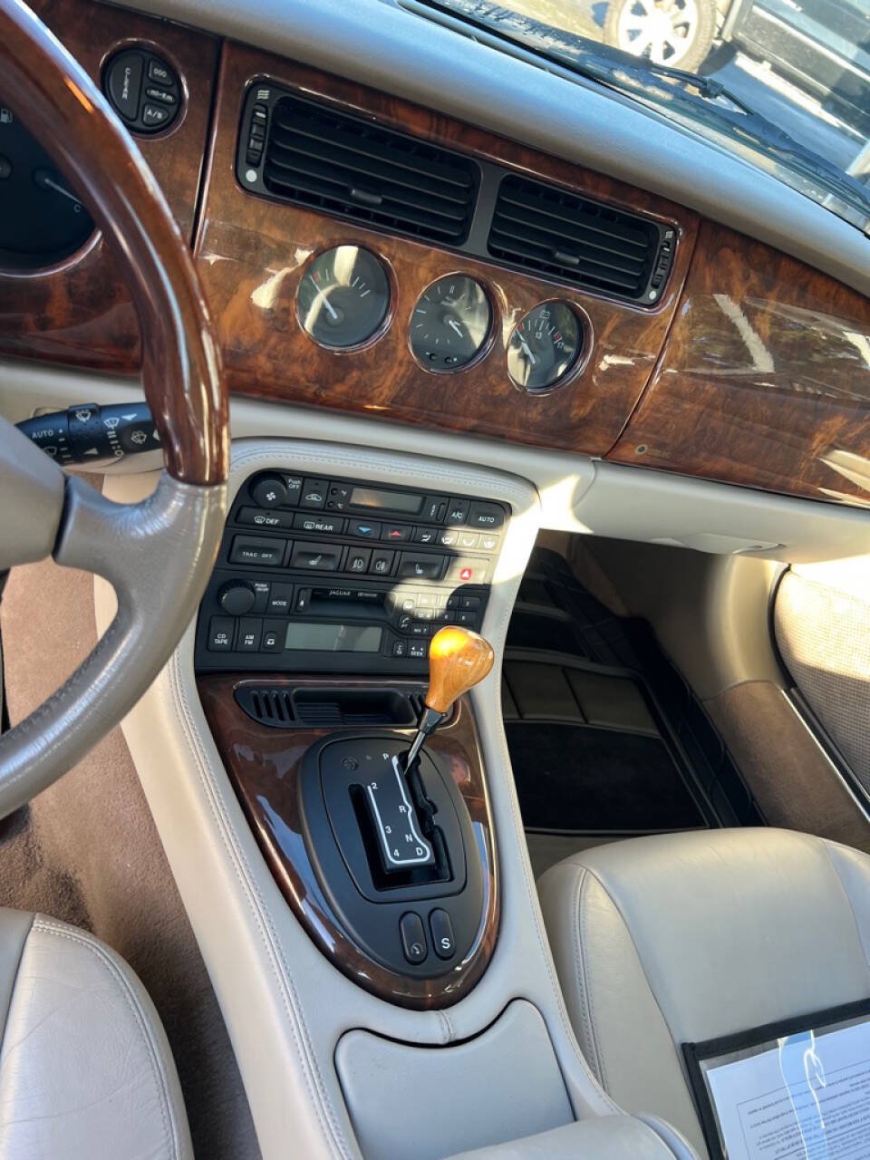 Used 2001 Jaguar XK8 Coupe RWD image 17