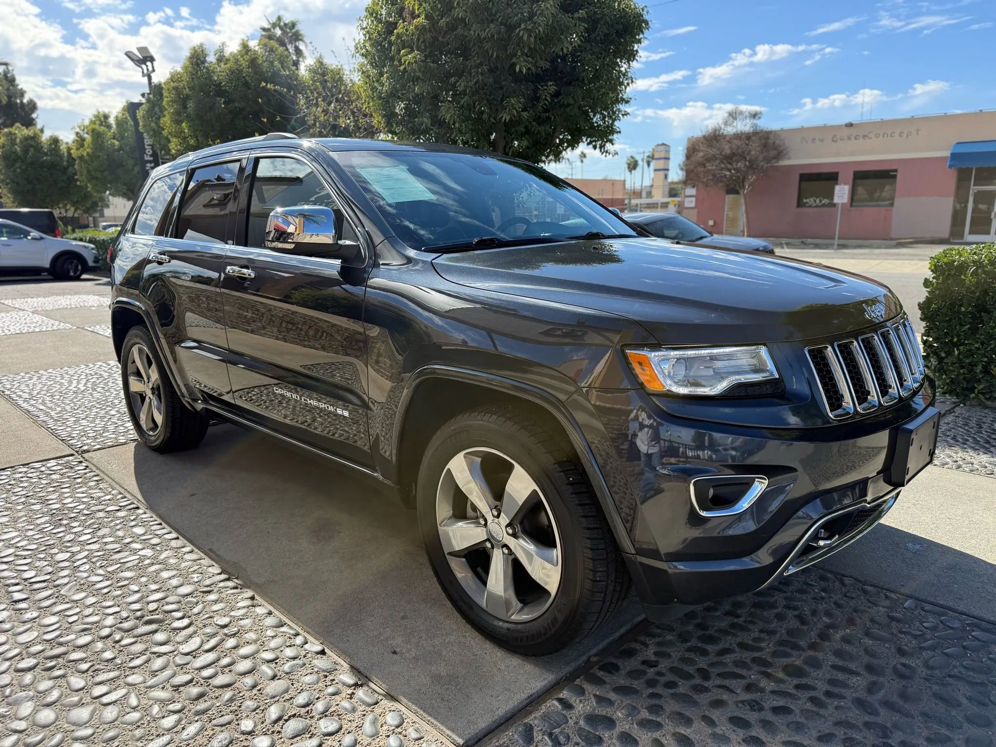 Used 2016 Jeep Grand Cherokee Overland image 3