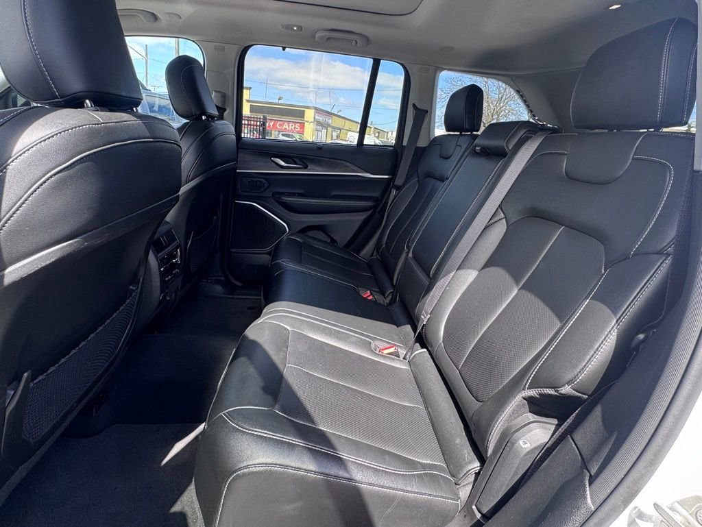 Used 2024 Jeep Grand Cherokee Limited 4xe w/ Luxury Tech Group II image 16