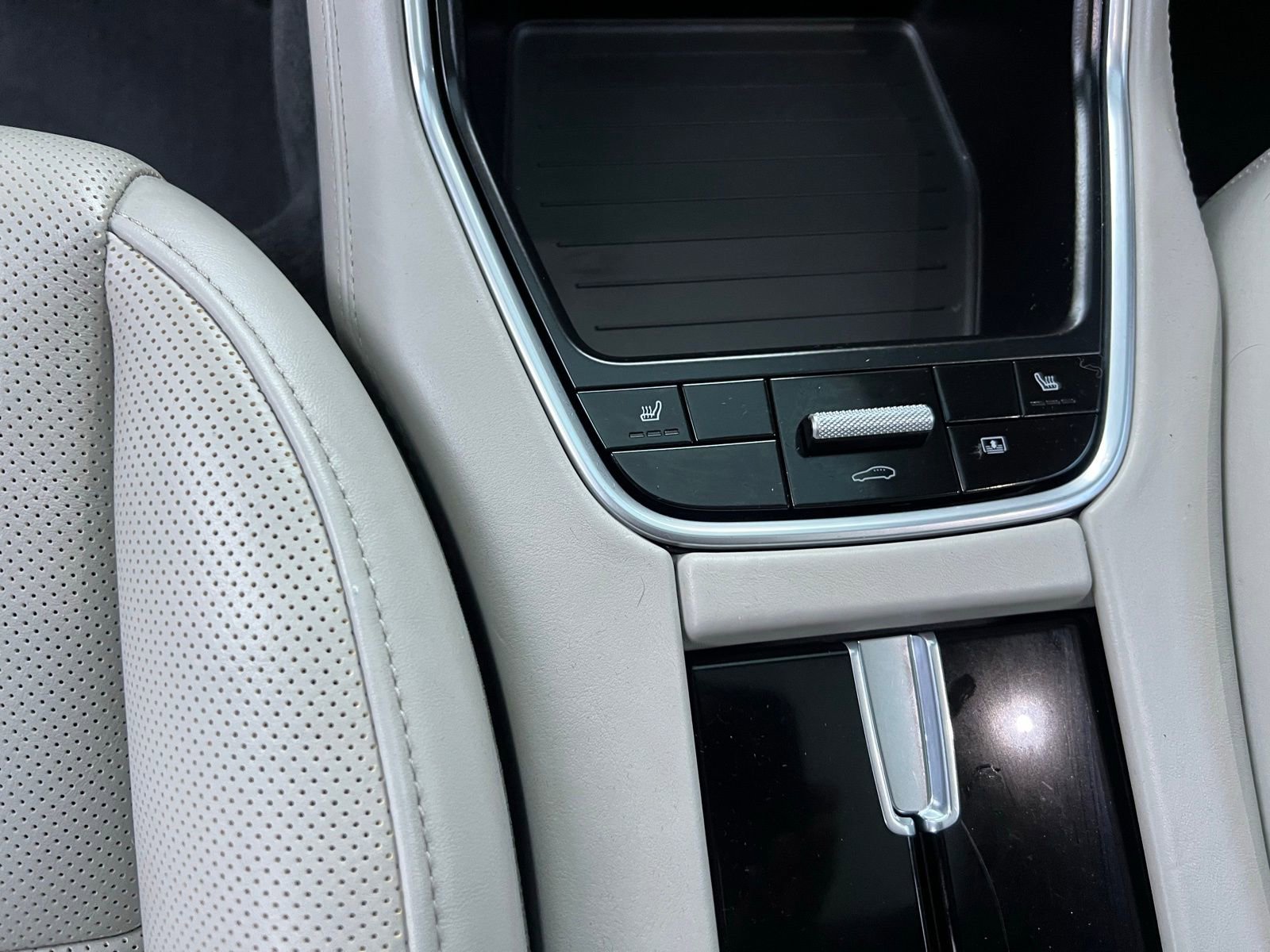 Used 2019 Porsche Panamera 4S image 29