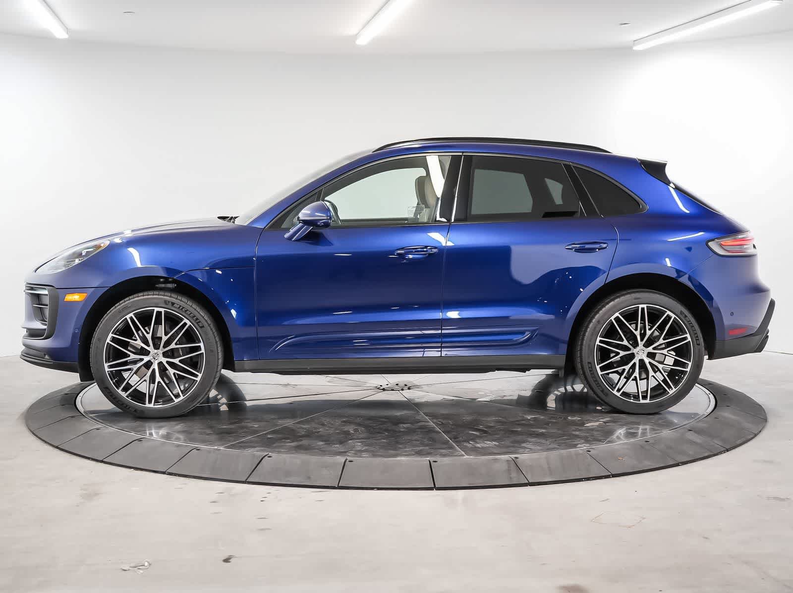 Certified 2024 Porsche Macan AWD/4WD image 2