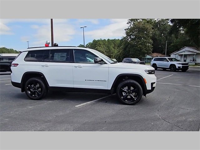 New 2025 Jeep Grand Cherokee L Altitude image 36