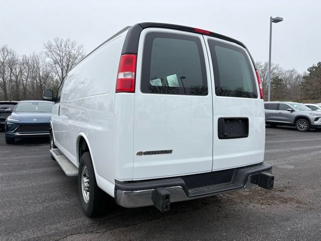 Used 2024 Chevrolet Express 2500 w/ Driver Convenience Package RWD image 3
