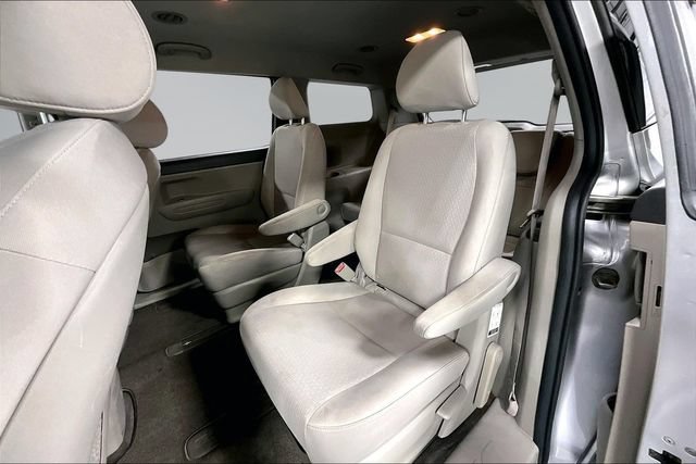 Used 2016 Kia Sedona L FWD image 21