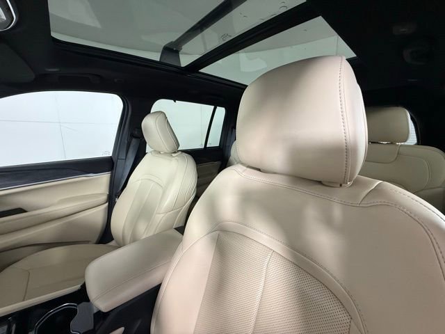 Used 2023 Jeep Grand Cherokee 4WD 4xe w/ Luxury Tech Group II image 18