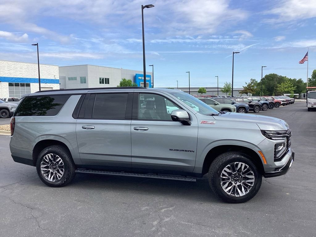 Used 2025 Chevrolet Suburban Z71 AWD/4WD image 5