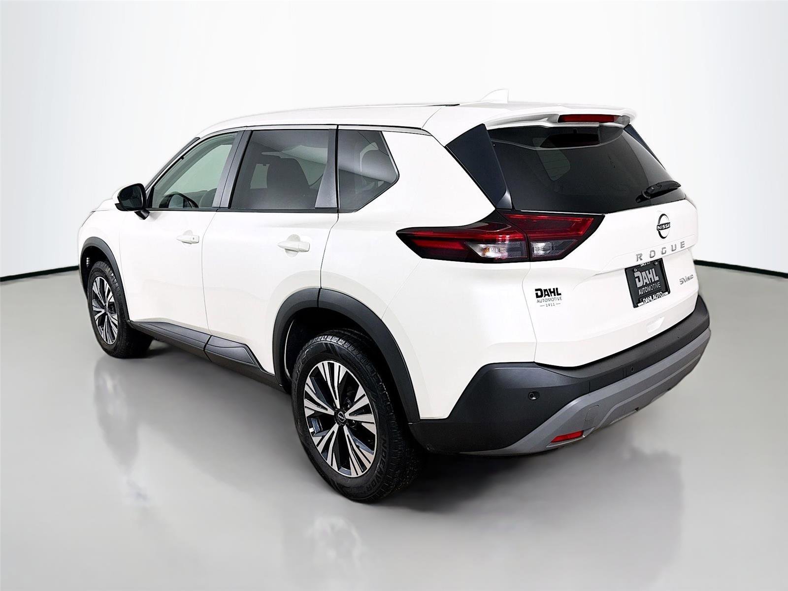 Used 2023 Nissan Rogue SV image 5