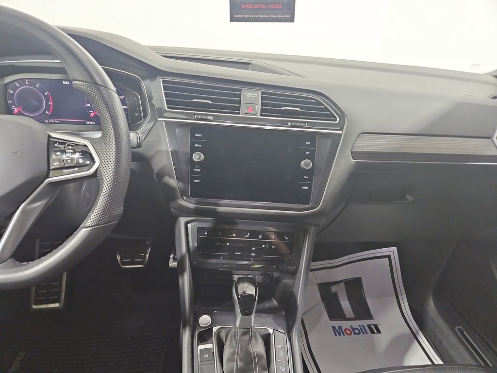 Certified 2024 Volkswagen Tiguan SEL R-Line AWD/4WD image 18