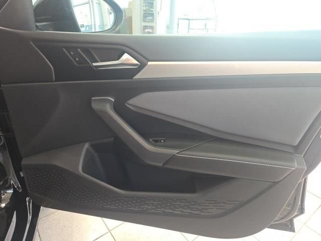 New 2025 Volkswagen Jetta SE FWD image 13