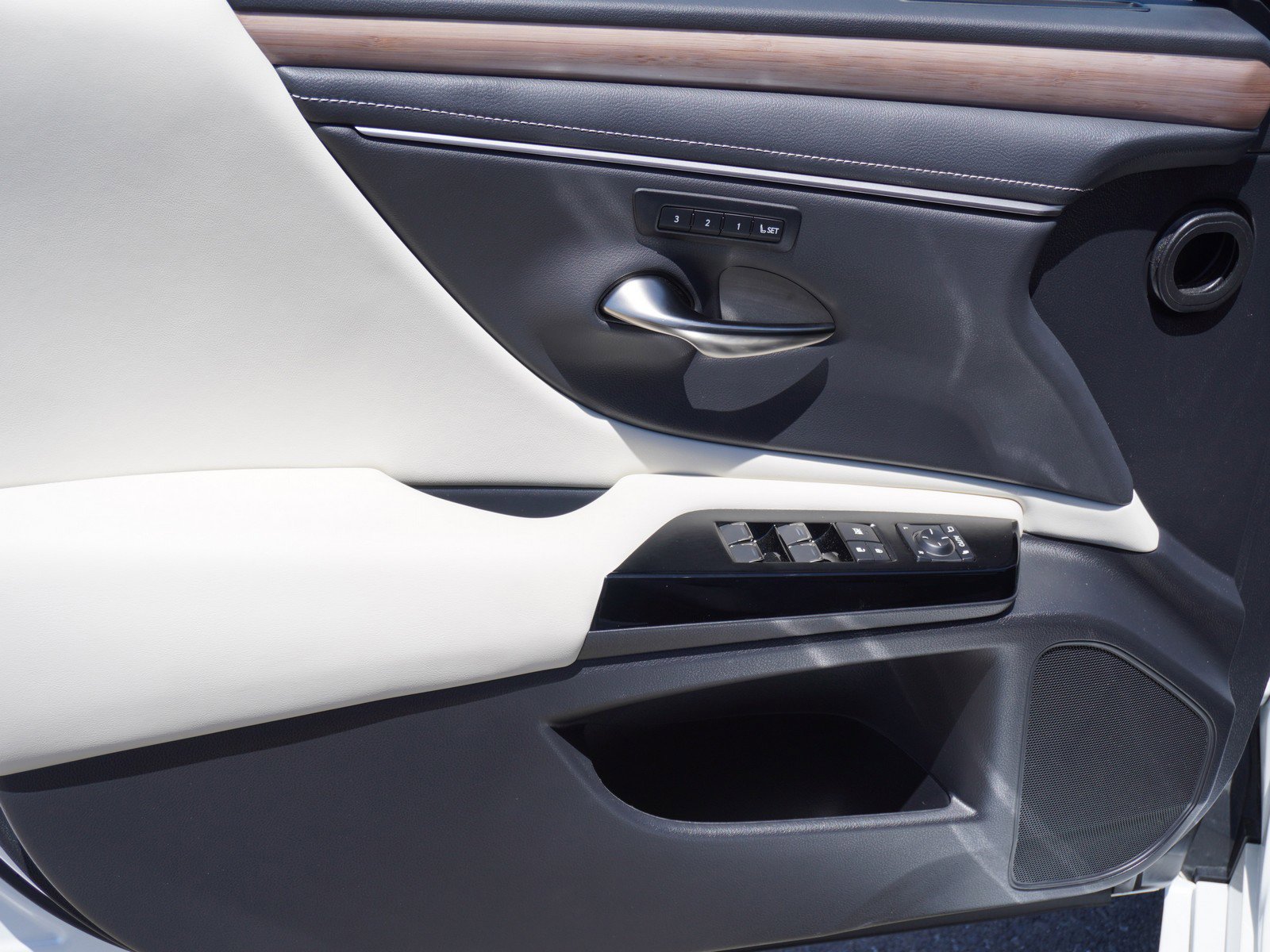 Used 2024 Lexus ES 350 w/ Premium Package FWD image 18
