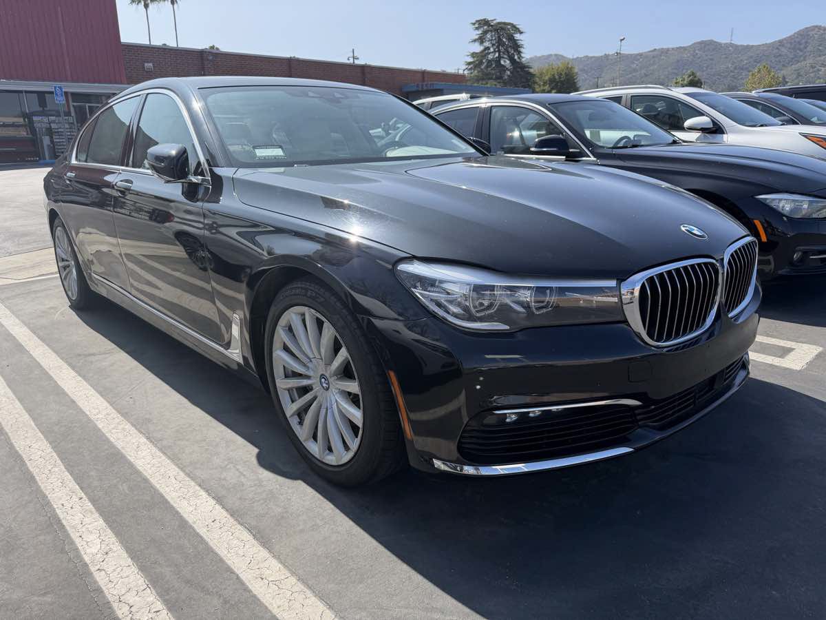 Used 2018 BMW 740e xDrive AWD/4WD image 2