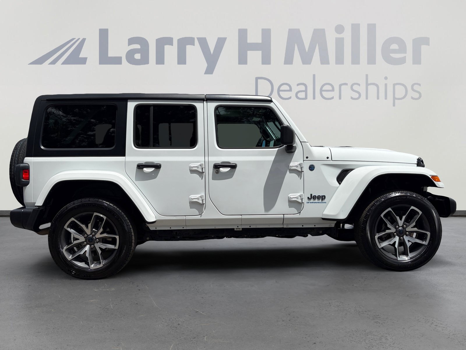 Used 2024 Jeep Wrangler Unlimited AWD/4WD image 6
