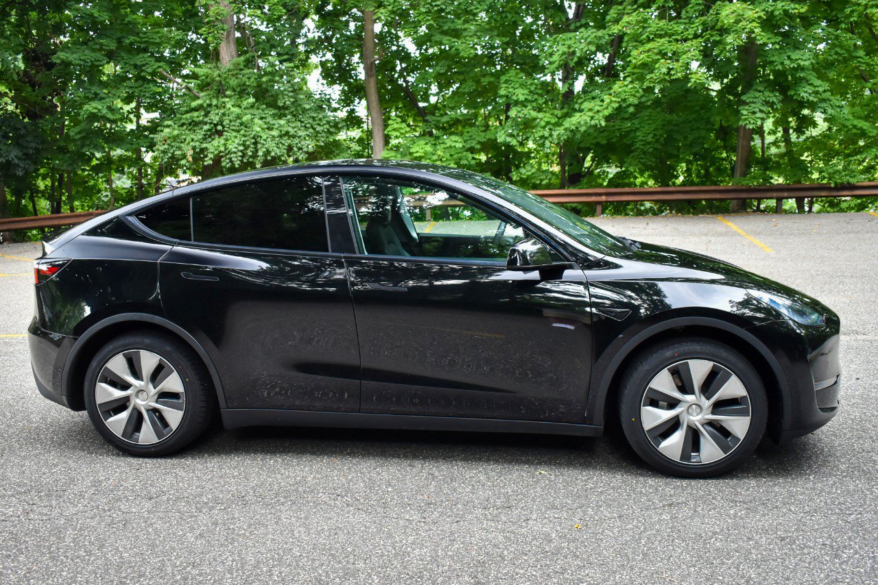 Used 2021 Tesla Model Y 2WD image 9