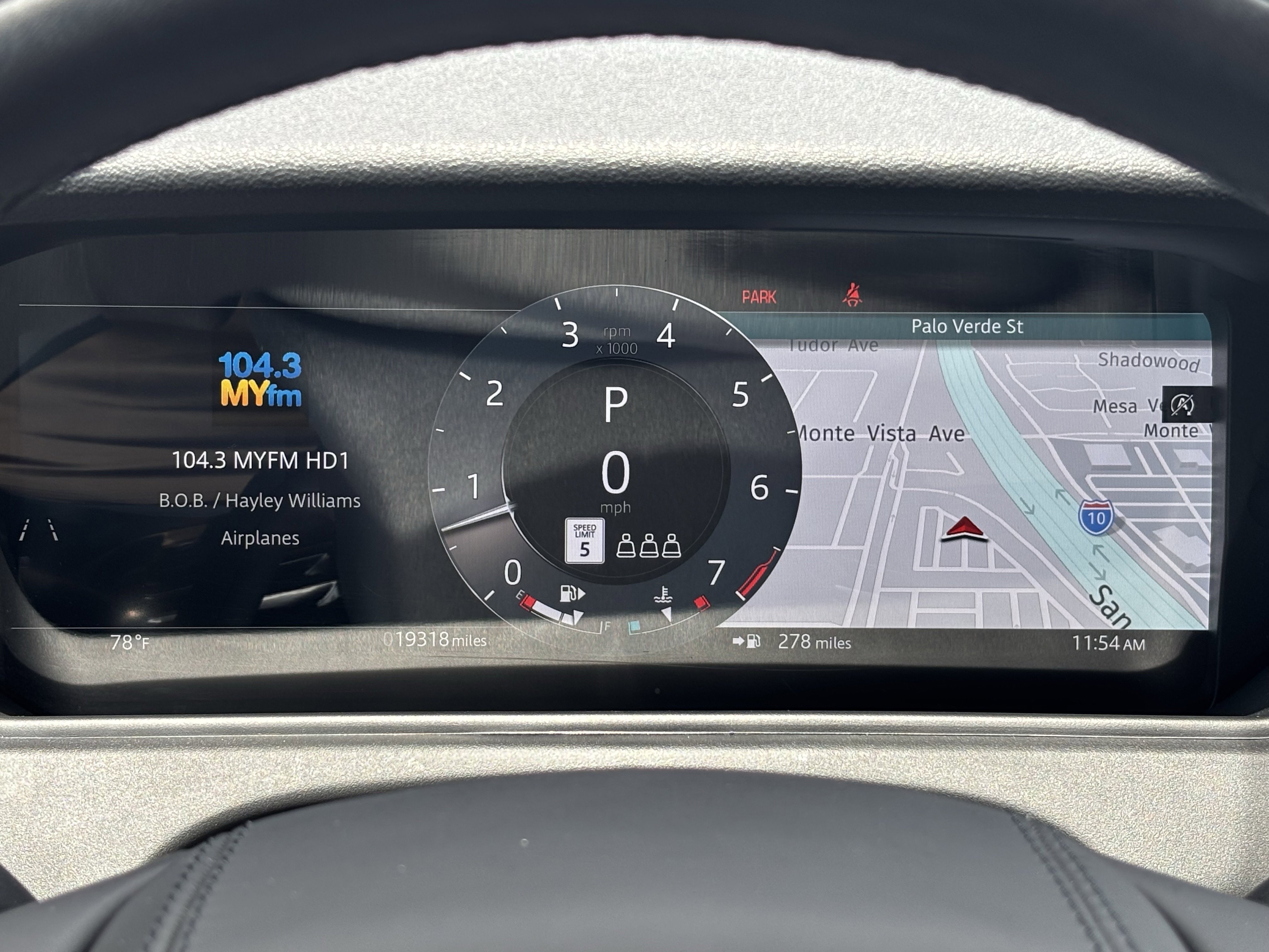 Used 2025 Land Rover Range Rover Velar Dynamic SE image 26