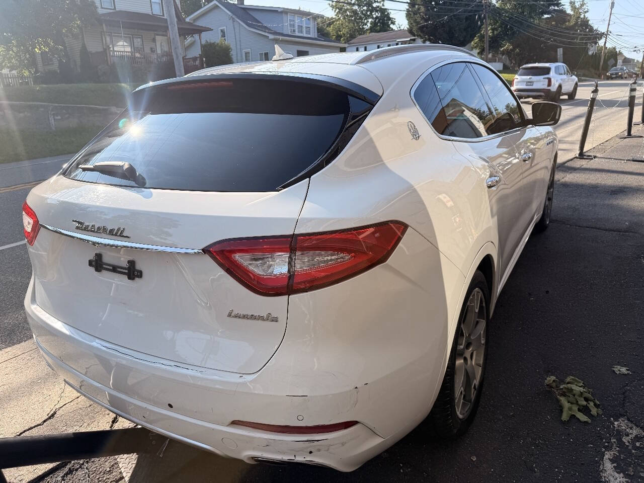 Used 2017 Maserati Levante w/ Luxury Package AWD/4WD image 5