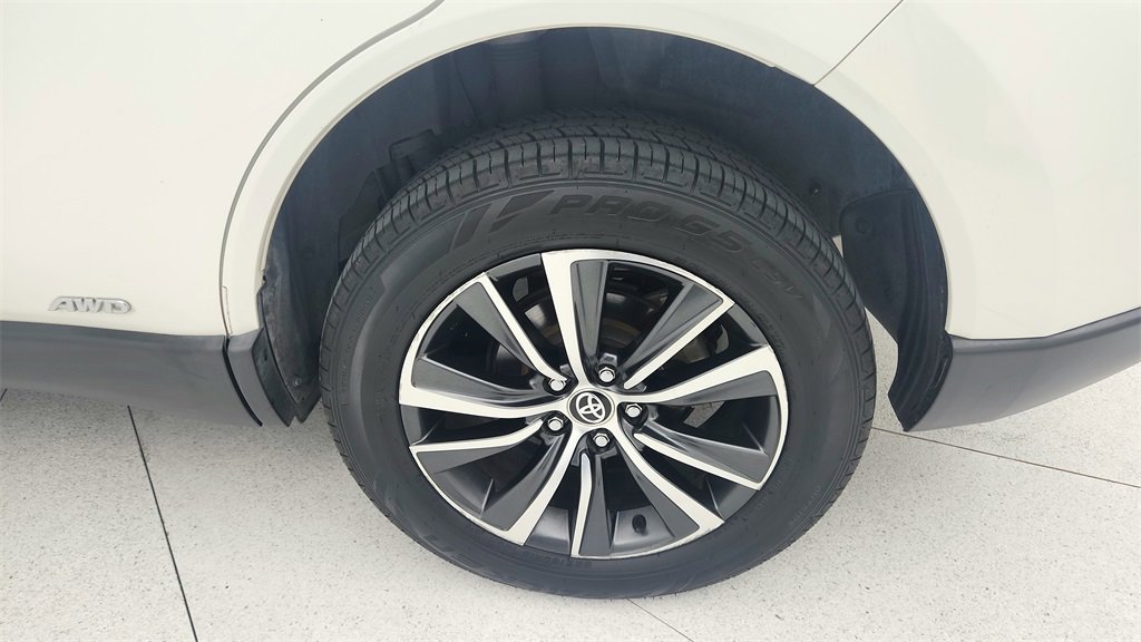 Used 2021 Toyota Venza LE image 27