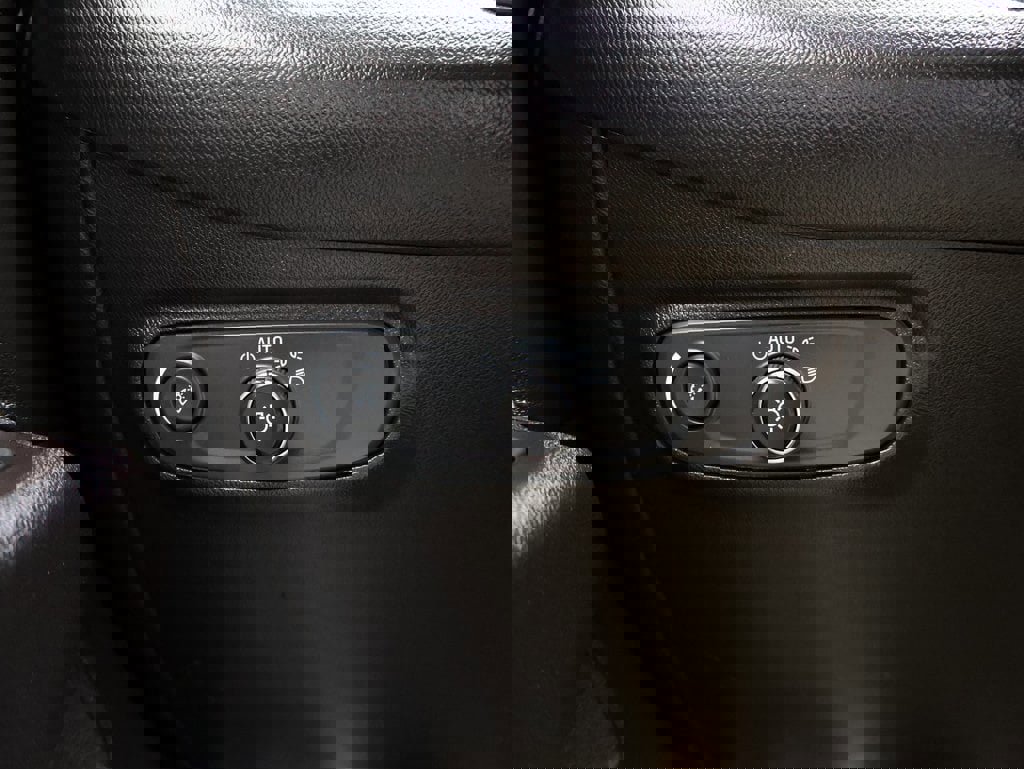 Used 2022 Chevrolet Equinox LT image 32