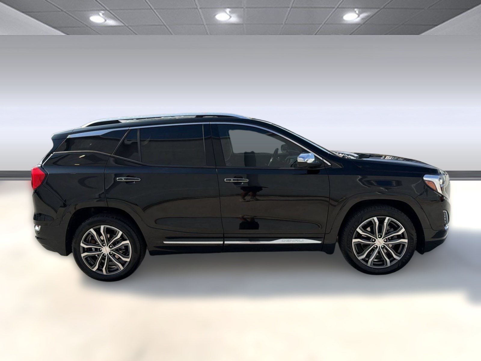 Used 2019 GMC Terrain Denali w/ Advanced Safety Package FWD image 8