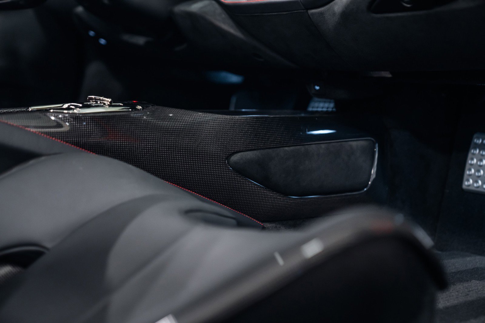 Used 2024 Ferrari SF90 Spider image 24