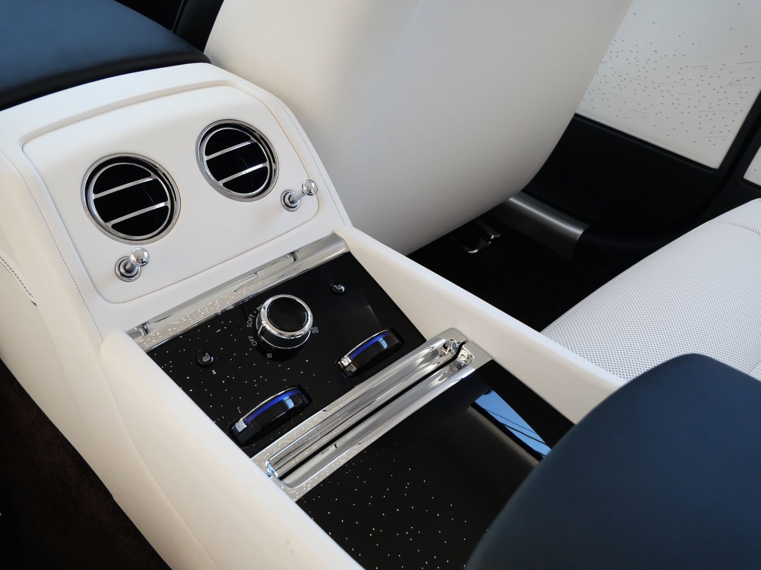 Used 2024 Rolls-Royce Spectre w/ Spectre Launch Package AWD/4WD image 28