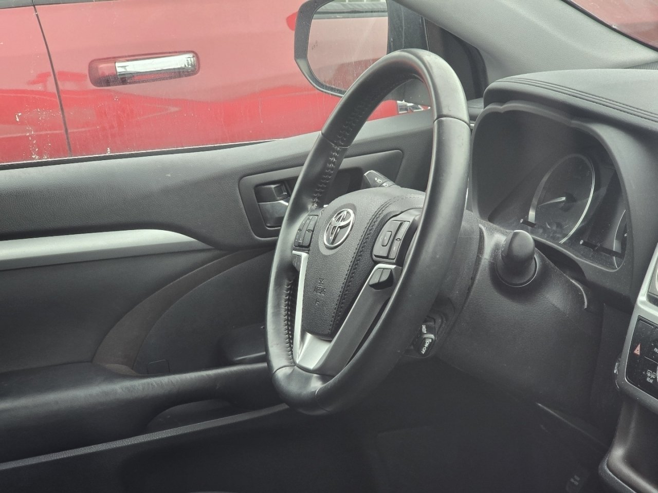 Used 2019 Toyota Highlander XLE AWD/4WD image 19