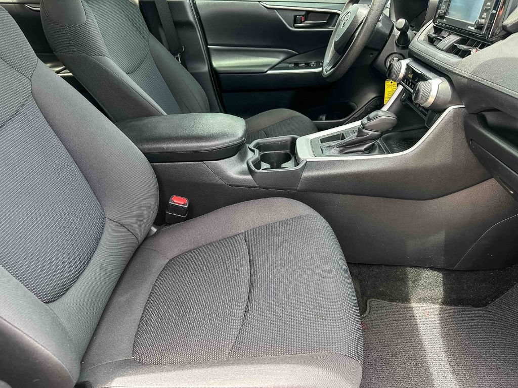 Used 2020 Toyota RAV4 LE FWD image 22