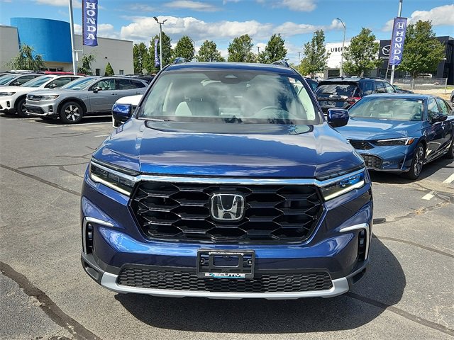 New 2025 Honda Pilot Touring image 2