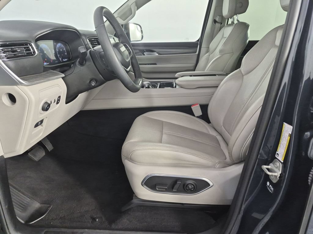 Certified 2024 Jeep Wagoneer Series II w/ Flexible Seating Group AWD/4WD image 17