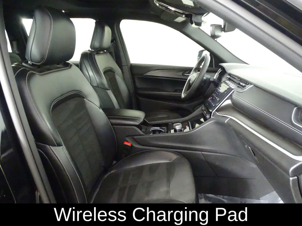 Used 2023 Jeep Grand Cherokee Altitude image 16