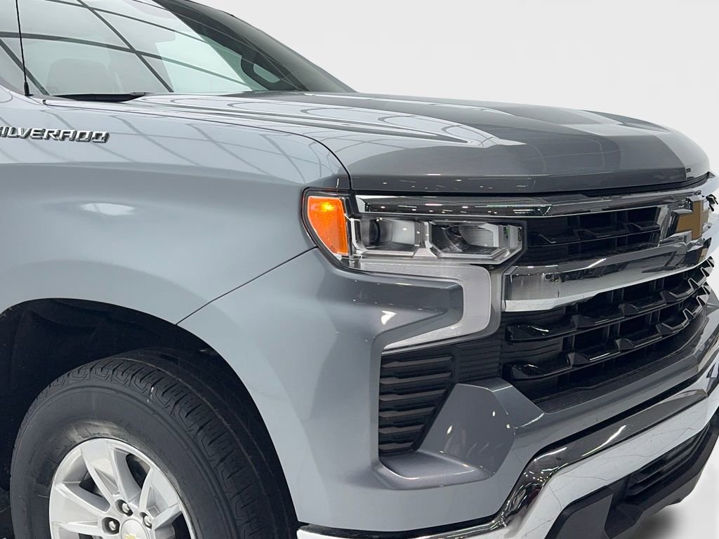 Used 2025 Chevrolet Silverado 1500 LT RWD image 3